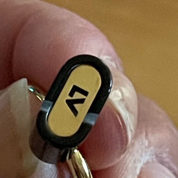 Louis Vuitton, Preloved, 100% authentic earrings beautiful set comes with DB. - Picture 5 of 10